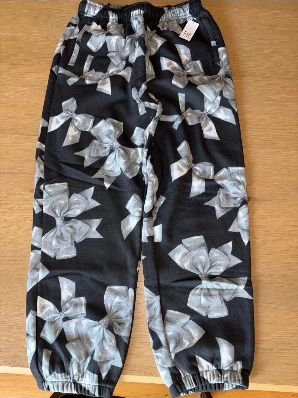 NWT Set - Gap Kids Black Bow Print Jogger and Sweatshirt